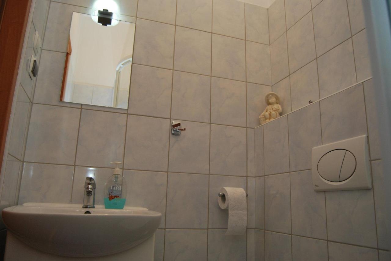 Noclegi Viktor Kalwaria Zebrzydowska Phòng bức ảnh